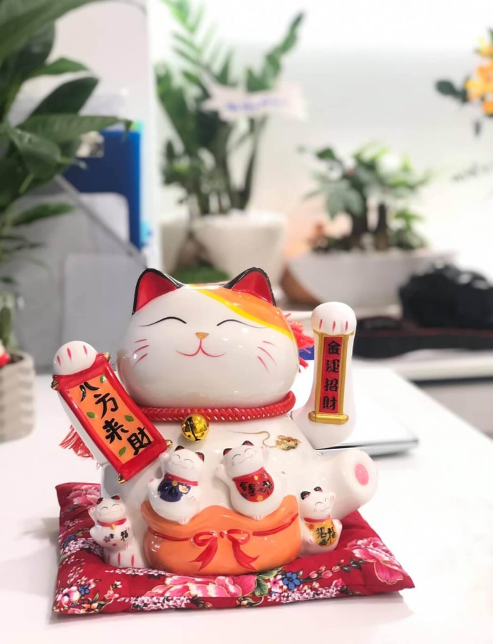 Đặt Mèo Thần Tài Ở Đâu Thì Hợp Phong Thủy.png